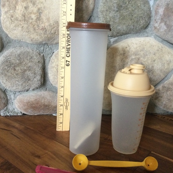 ✔️ Tupperware Lot Spaghetti Keeper, Shaker, Server, Melon Baller - Picture 2 of 7